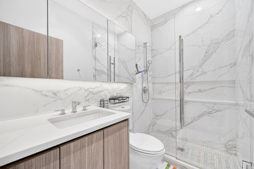 Th-05-8555 Capstan Way, Richmond, BC - Indoor Photo Showing Bathroom
