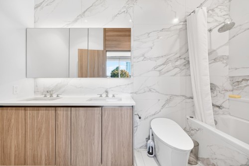Th-05-8555 Capstan Way, Richmond, BC - Indoor Photo Showing Bathroom