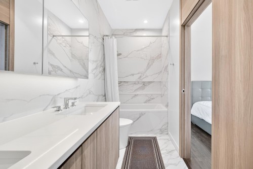 Th-05-8555 Capstan Way, Richmond, BC - Indoor Photo Showing Bathroom