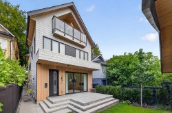 2-58 40th Avenue E Vancouver, BC V5W 1L4