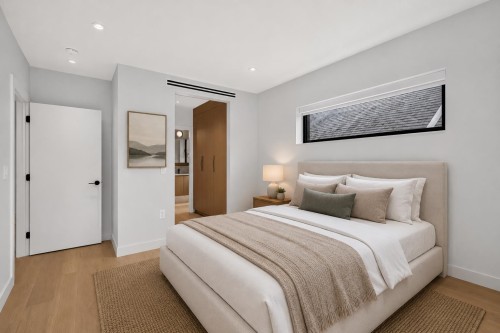 2-58 40Th Avenue E, Vancouver, BC - Indoor Photo Showing Bedroom