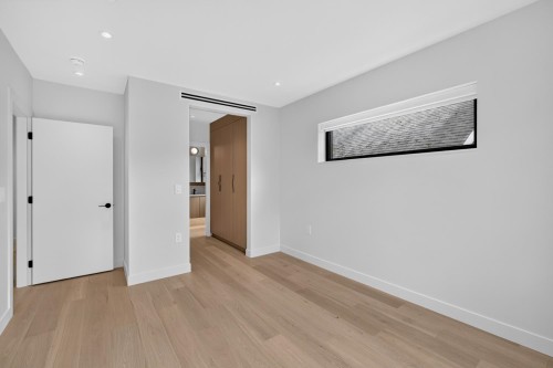 2-58 40Th Avenue E, Vancouver, BC - Indoor Photo Showing Other Room