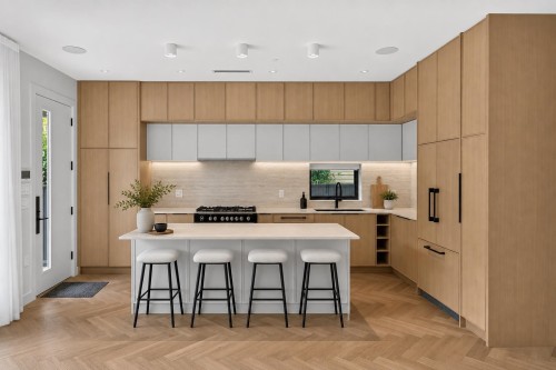 2-58 40Th Avenue E, Vancouver, BC - Indoor Photo Showing Kitchen With Upgraded Kitchen