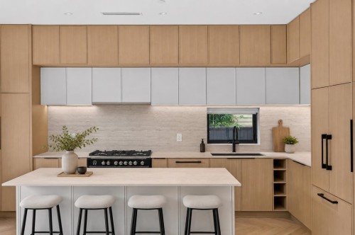 2-58 40Th Avenue E, Vancouver, BC - Indoor Photo Showing Kitchen