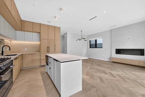 2-58 40Th Avenue E, Vancouver, BC - Indoor Photo Showing Kitchen With Upgraded Kitchen