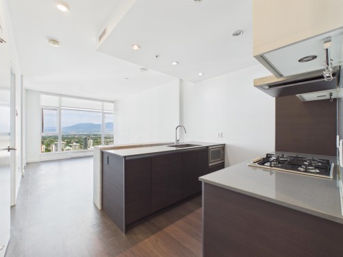 4507-4670 Assembly Way, Burnaby, BC - Indoor Photo Showing Kitchen