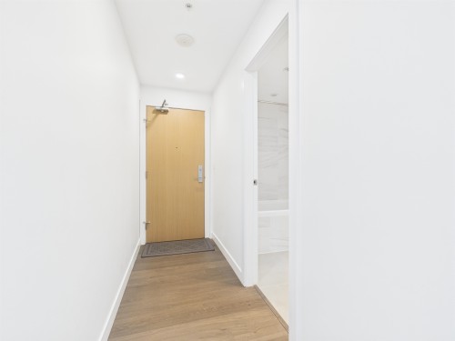 4507-4670 Assembly Way, Burnaby, BC - Indoor Photo Showing Other Room