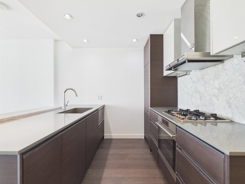 4507-4670 Assembly Way, Burnaby, BC - Indoor Photo Showing Kitchen With Upgraded Kitchen