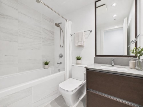 4507-4670 Assembly Way, Burnaby, BC - Indoor Photo Showing Bathroom