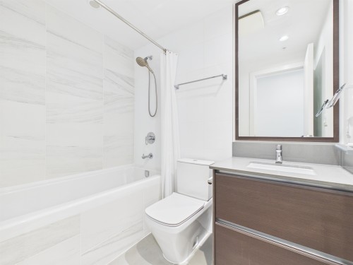 4507-4670 Assembly Way, Burnaby, BC - Indoor Photo Showing Bathroom
