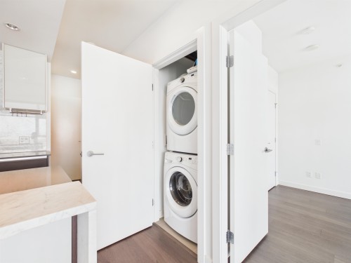 4507-4670 Assembly Way, Burnaby, BC - Indoor Photo Showing Laundry Room
