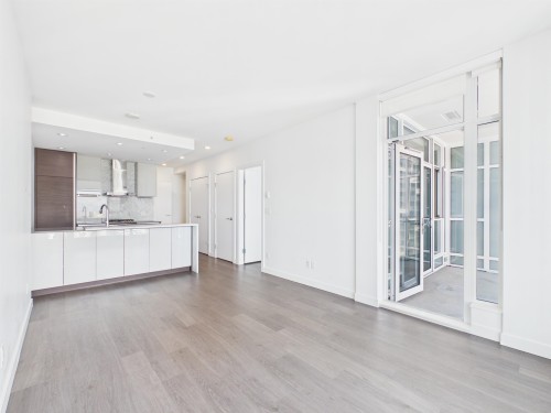 4507-4670 Assembly Way, Burnaby, BC - Indoor Photo Showing Kitchen