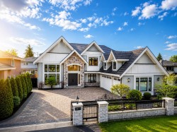 3471 Newmore Avenue  Richmond, BC V7C 1M5