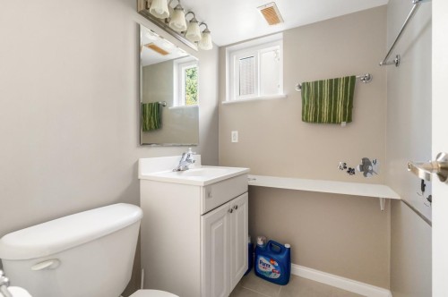 9551 Snowdon Avenue, Richmond, BC - Indoor Photo Showing Bathroom