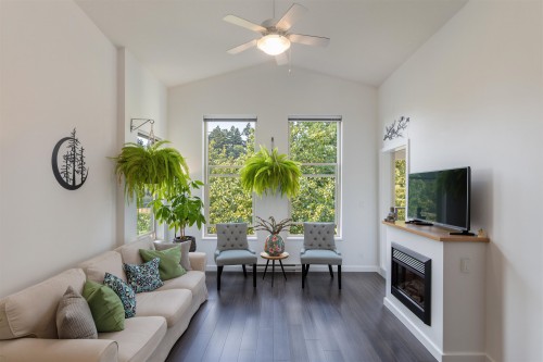 401-265 Ross Drive  New Westminster, BC V3L 0C8