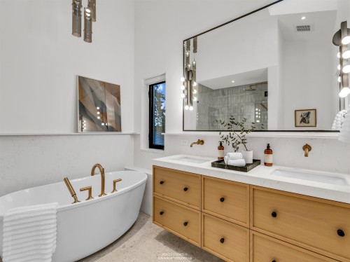 4090 Maple Crescent, Vancouver, BC - Indoor Photo Showing Bathroom