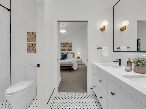 4090 Maple Crescent, Vancouver, BC - Indoor Photo Showing Bathroom