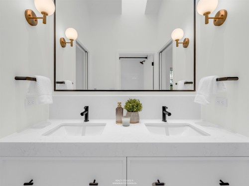 4090 Maple Crescent, Vancouver, BC - Indoor Photo Showing Bathroom