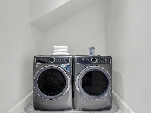 4090 Maple Crescent, Vancouver, BC - Indoor Photo Showing Laundry Room