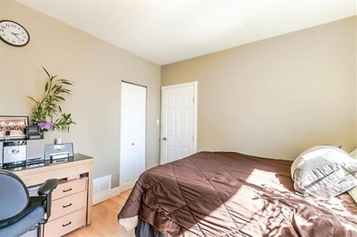 586 60Th Avenue E, Vancouver, BC - Indoor Photo Showing Bedroom
