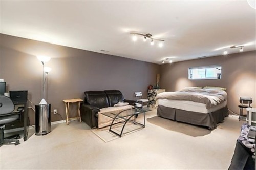 586 60Th Avenue E, Vancouver, BC - Indoor Photo Showing Bedroom