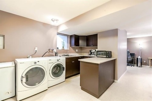 586 60Th Avenue E, Vancouver, BC - Indoor Photo Showing Laundry Room