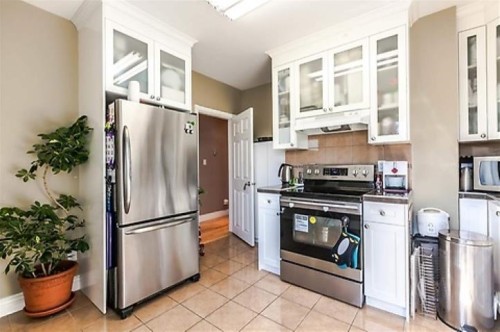 586 60Th Avenue E, Vancouver, BC - Indoor Photo Showing Kitchen