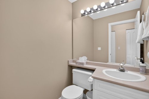 23836 Zeron Avenue, Maple Ridge, BC - Indoor Photo Showing Bathroom