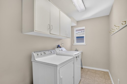 23836 Zeron Avenue, Maple Ridge, BC - Indoor Photo Showing Laundry Room