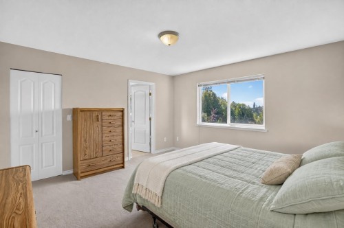 23836 Zeron Avenue, Maple Ridge, BC - Indoor Photo Showing Bedroom