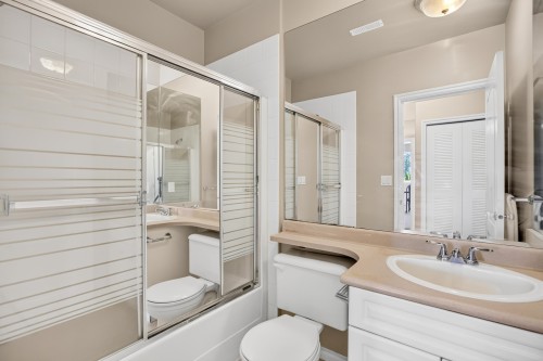 23836 Zeron Avenue, Maple Ridge, BC - Indoor Photo Showing Bathroom