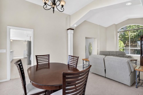 23836 Zeron Avenue, Maple Ridge, BC - Indoor Photo Showing Dining Room