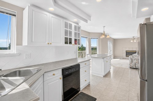 23836 Zeron Avenue, Maple Ridge, BC - Indoor Photo Showing Kitchen With Double Sink