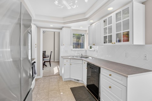 23836 Zeron Avenue, Maple Ridge, BC - Indoor Photo Showing Kitchen With Double Sink
