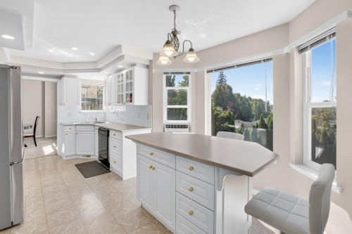 23836 Zeron Avenue, Maple Ridge, BC - Indoor Photo Showing Kitchen