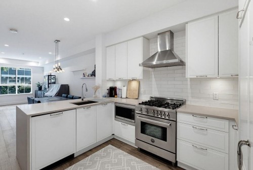 8123 Shaughnessy Street, Vancouver, BC - Indoor Photo Showing Kitchen With Upgraded Kitchen