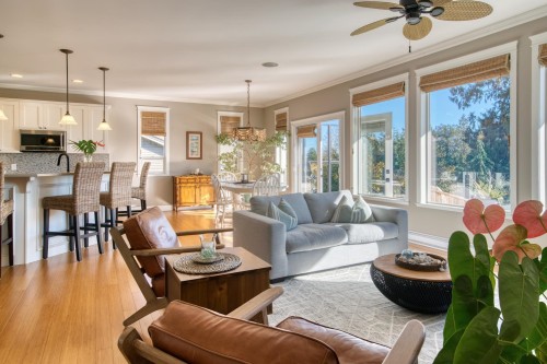 6369 Jasper Road, Sechelt, BC - Indoor Photo Showing Living Room