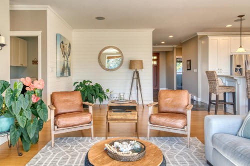 6369 Jasper Road, Sechelt, BC - Indoor Photo Showing Living Room