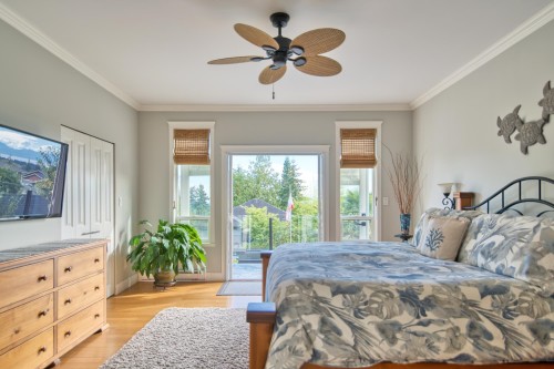 6369 Jasper Road, Sechelt, BC - Indoor Photo Showing Bedroom