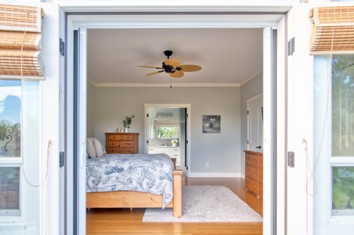 6369 Jasper Road, Sechelt, BC - Indoor Photo Showing Bedroom
