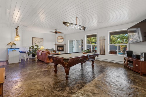 6369 Jasper Road, Sechelt, BC - Indoor Photo Showing Other Room
