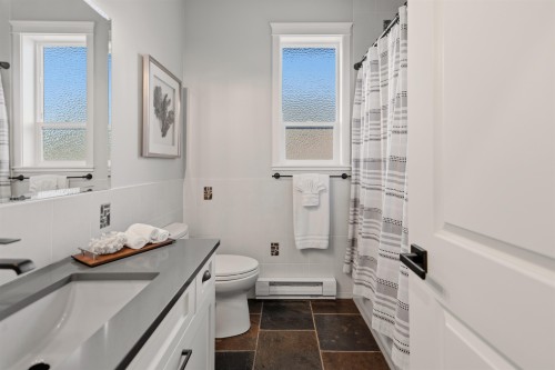 6369 Jasper Road, Sechelt, BC - Indoor Photo Showing Bathroom