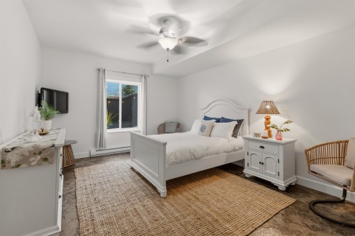 6369 Jasper Road, Sechelt, BC - Indoor Photo Showing Bedroom