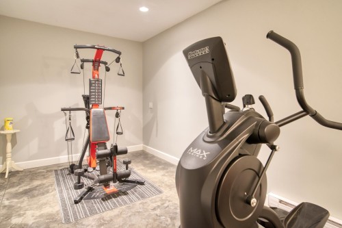 6369 Jasper Road, Sechelt, BC - Indoor Photo Showing Gym Room