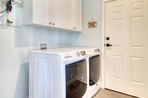 6369 Jasper Road, Sechelt, BC - Indoor Photo Showing Laundry Room
