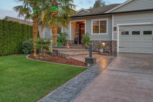 6369 Jasper Road, Sechelt, BC - Outdoor With Facade