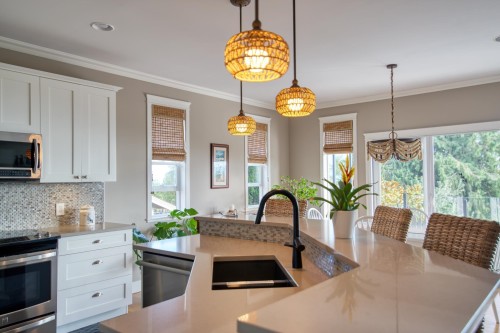6369 Jasper Road, Sechelt, BC - Indoor Photo Showing Kitchen With Double Sink With Upgraded Kitchen