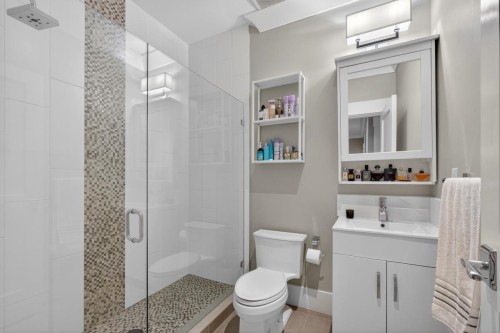 1850 36Th Avenue W, Vancouver, BC - Indoor Photo Showing Bathroom