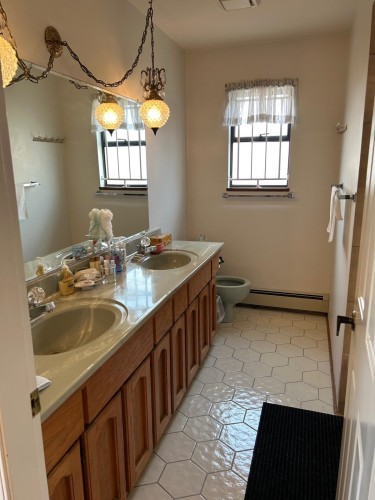 115 47Th Avenue W, Vancouver, BC - Indoor Photo Showing Bathroom