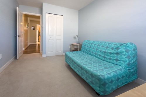 5692 Louise Way, Sechelt, BC - Indoor Photo Showing Bedroom